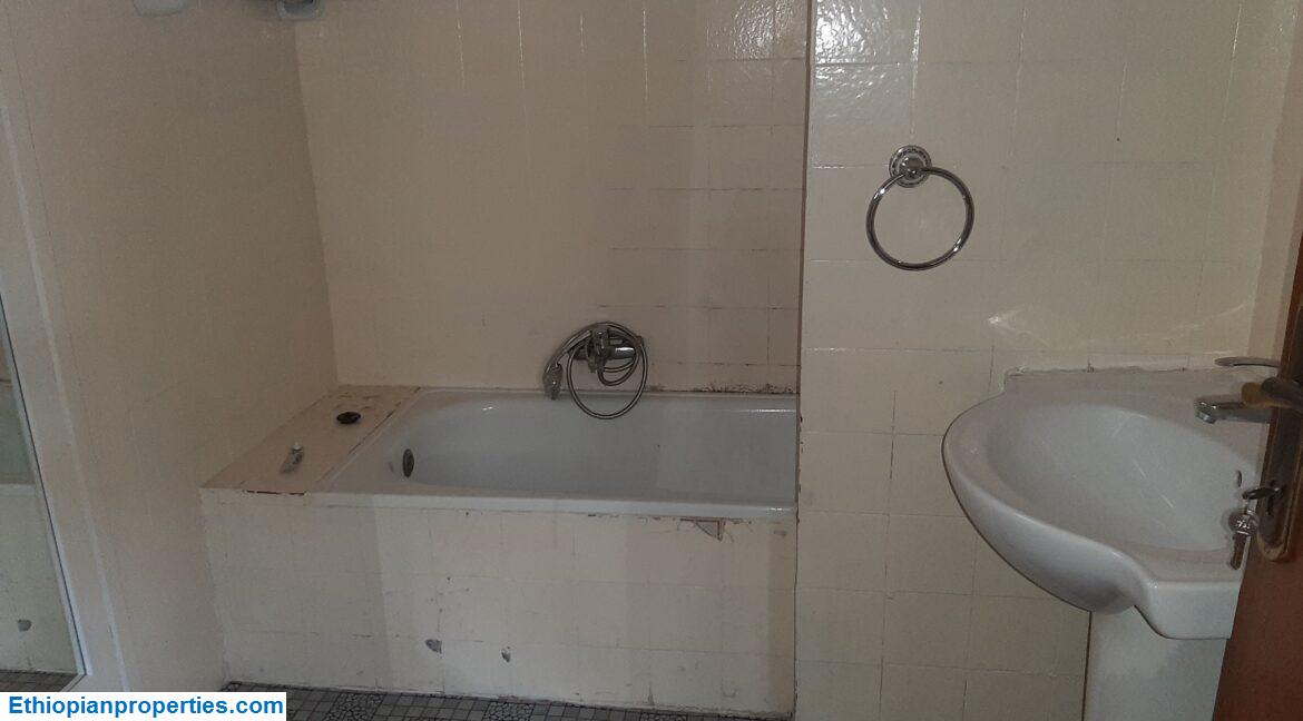 D1743783-18C6-43F4-9D1F-281044130198